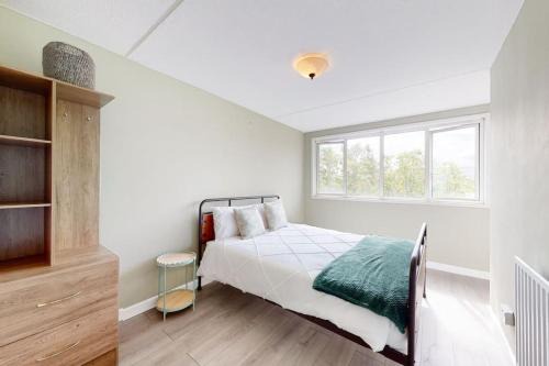 St. Johns Wood Apartamento | Canal view 2BD flat - Regents Park!