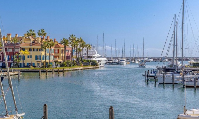 Sotogrande Apartamento | Canal View Apt Puerto Sotogrande
