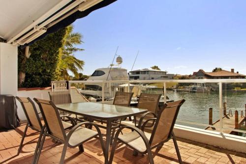 Halls Head Casa | Canal Villa & Jetty-dolphin Views Walk-beachtown