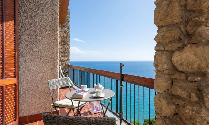 Ventimiglia Apartamento | Canarda by Interhome