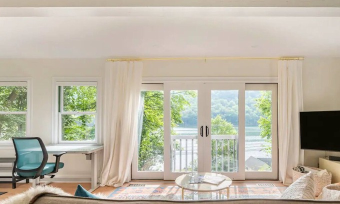 New Fairfield Cabina | Candlewood Cabin - with Private Waterfront