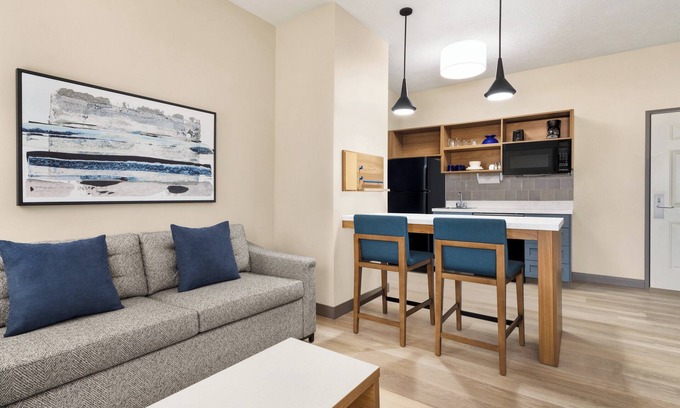 Boise Hotel | Candlewood Suites Boise - Towne Square by IHG