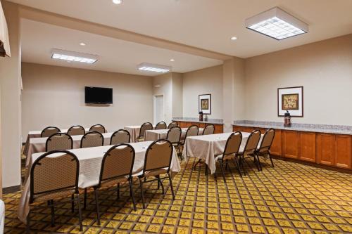 Deer Park Hotel | Candlewood Suites Deer Park by IHG