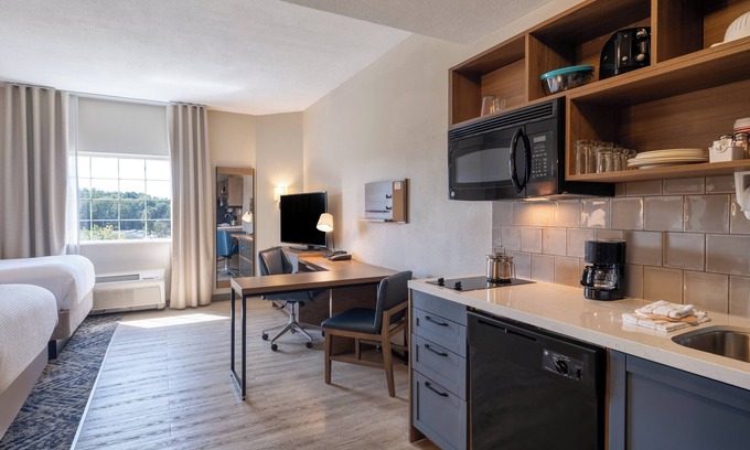Lakeview Hotel | Candlewood Suites Manassas by IHG