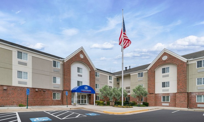 Fairfax Hotel | Candlewood Suites Washington-Fairfax by IHG