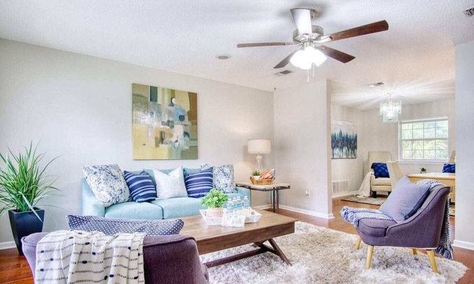Southpoint Casa | ~Candy Apple Plush Pad Sleeps 10 Trains & Shops~