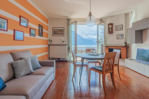 Fiumelatte Casa | Candy House