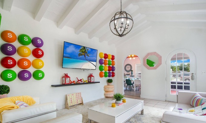Seybold Villa | Candyland—As seen on TV, Sleeps 16 with 7BR and 4BA
