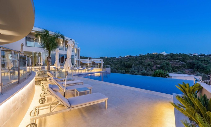 Lagoa Hotel | Caneiros Luxury House & Suites