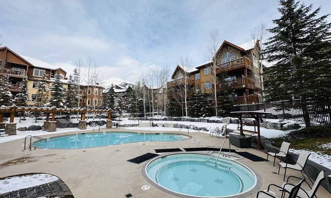 Canmore Complejo | Canmore Mountain Retreat - Heated Pool & Hot-tub