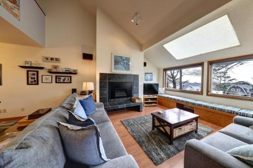 Tolovana Park Casa | Cannon Beach Condo Ocean Views ! Close to Beach!