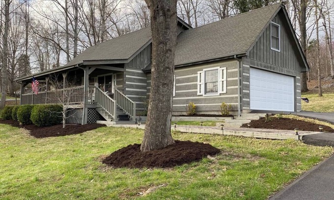 Piney Flats Cabina | CanoeCabin,Bring Watercraft,CoveredSlip@Marina