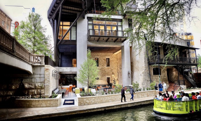 Downtown San Antonio Hotel | Canopy by Hilton San Antonio Riverwalk