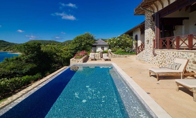 Carenage Villa | Canouan Beach House Luxury villa