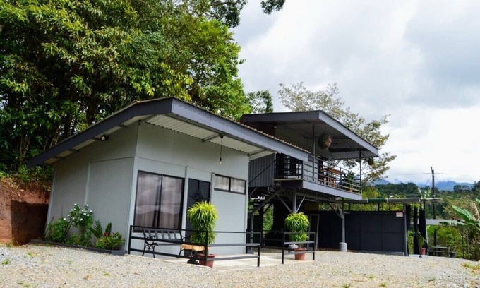 Rivas Apartamento | Canto del Rio! Si quieres paz y frescura, este es el lugar! vista a las montañas