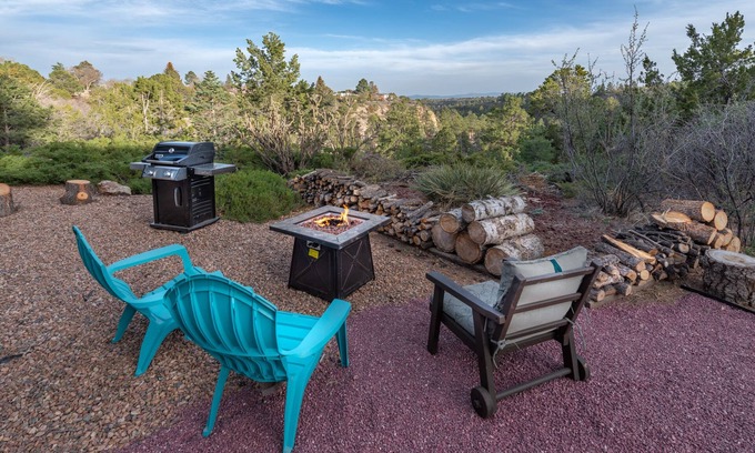 Los Alamos Apartamento | Canyon and Mountain Views