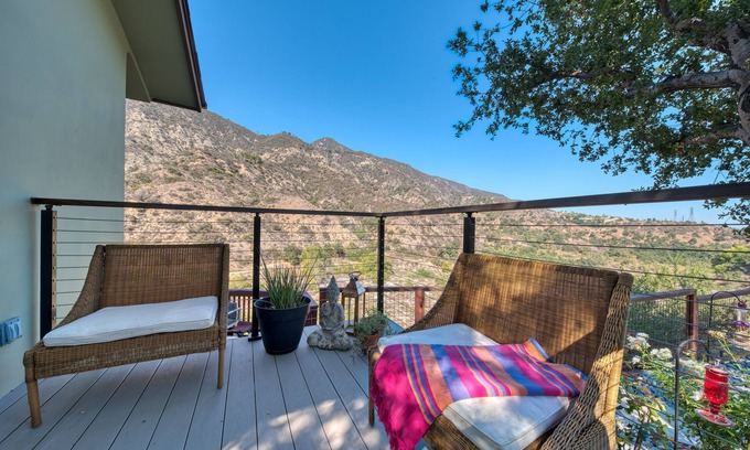 Mount Wilson Casa | "Canyons Edge"- a unique home surrounded by nature