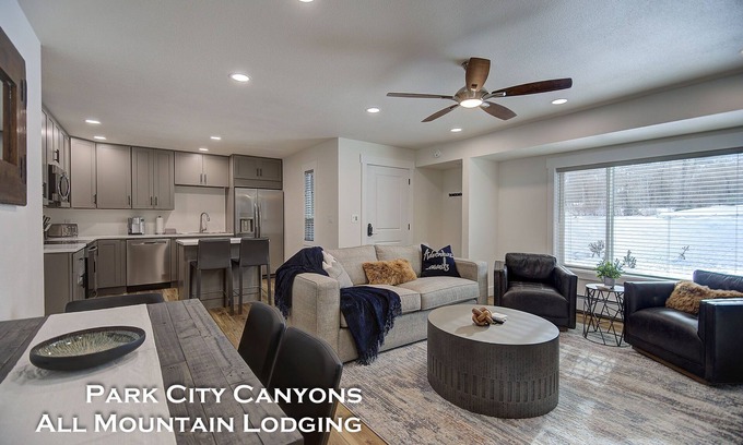 South Snyderville Basin Condominio | Cañones Ver 6: 2 dormitorios Alquiler de vacaciones con 2 baños, a pie del ascensor Cabriolet