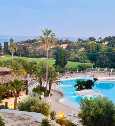 Cap Esterel Apartamento | Cap Esterel - Duplex avec 2 terrasses dont une tropezienne, piscines et loisirs