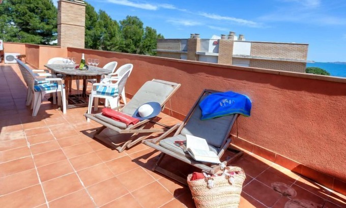 Llanca Apartamento | Cap Ras II by Interhome
