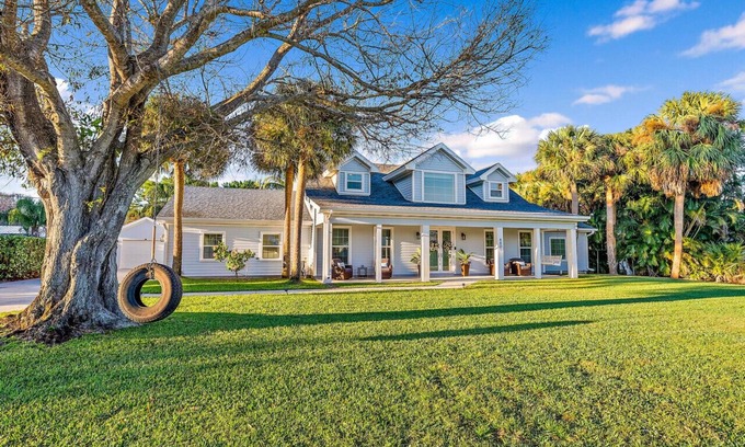 Hobe Sound Casa | Cape Calypso! Heated Pool, Coastal Luxury, Bike to Beach