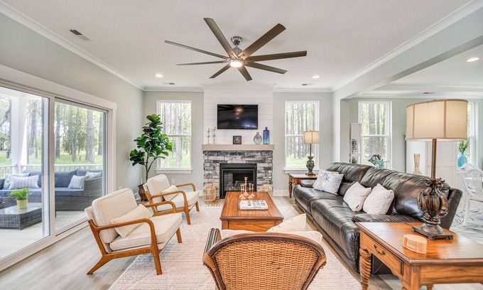 Cape Charles Casa | Cape Charles Home: Private Pier & Beach-Front Deck