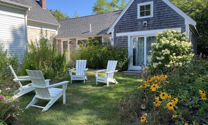 North Truro Casa | Cape Cod Charm, Close to Bay and Ocean Beaches