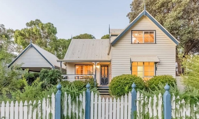 Silverleaves Casa | Cape Cod Cottage Summ