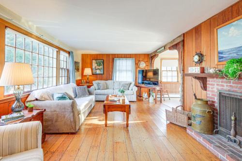 West Dennis Casa | Cape Cod Cottage with Private Dock on Bass River