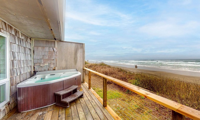 Edgewater Shores Cabaña | Cape Cod Cottages #9 - Beachfront with Hot Tub!