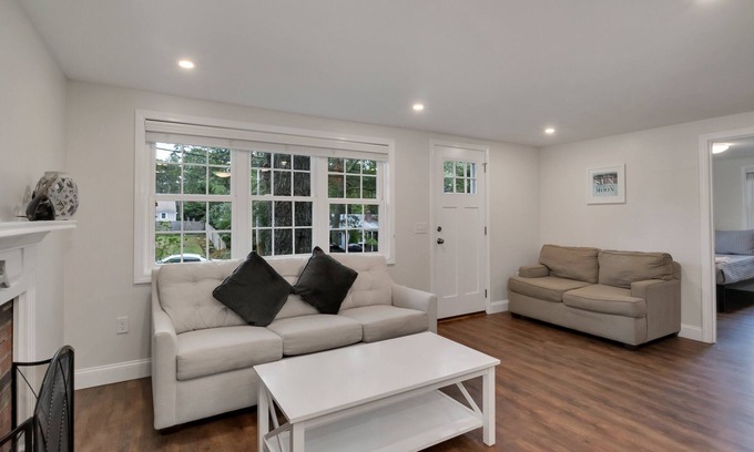 South Dennis Casa | Cape Cod - Dennis Beach House - Walk to the Beach