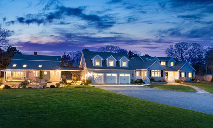 Eastham Casa | Quintessential Cape Cod Estate