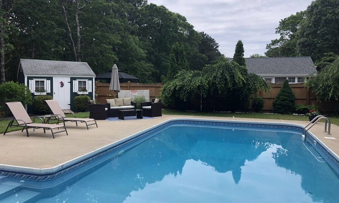 Dennis Casa | Cape Cod Rare Opportunity, minutes to beach, private pool