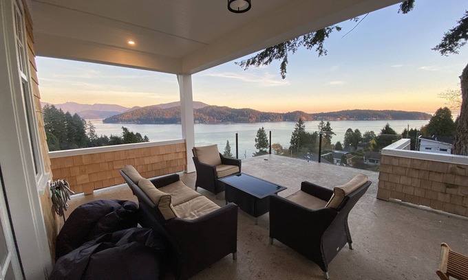 Granthams Landing Casa | Cape-Cod-Style Vacation Home in Gibsons with Spectacular Ocean Views