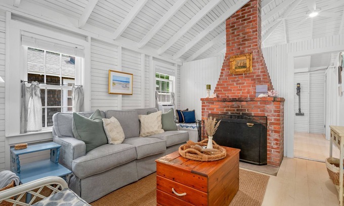 Brewster Cabaña | Cape Cottage, water views, 2bdrms, 1bth, screened porch, window AC units, steps to beach!