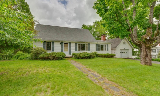 Farmington Casa | Cape House in Farmington with Shared Outdoor Pool!