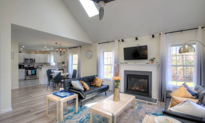 Whitesboro Casa | Cape May Rose - Quiet Convenient Location Sleeps 10