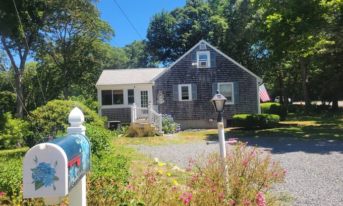 Osterville Casa | Cape…on the Cape! Cute home near beach and center of town. Beach pass included.