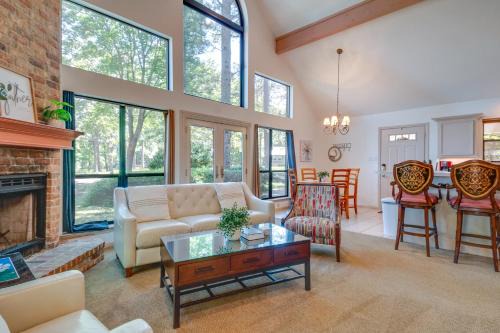 Cape Royale Casa | Cape Royale Home with Deck - Walk to Lake Livingston
