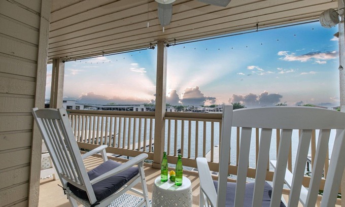 Horseshoe Bay Condominio | Cape Terrace Waterfront Oasis