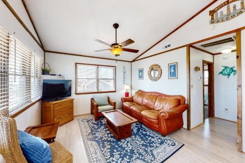 Buxton Casa | Cape Top #21A-B