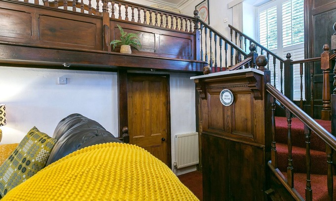 Llanystumdwy Cabaña | Capel Bach - a near a pub that sleeps 6 guests in 3 bedrooms
