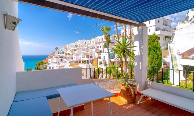 Chimenea Apartamento | Capistrano Playa 715 by Casasol