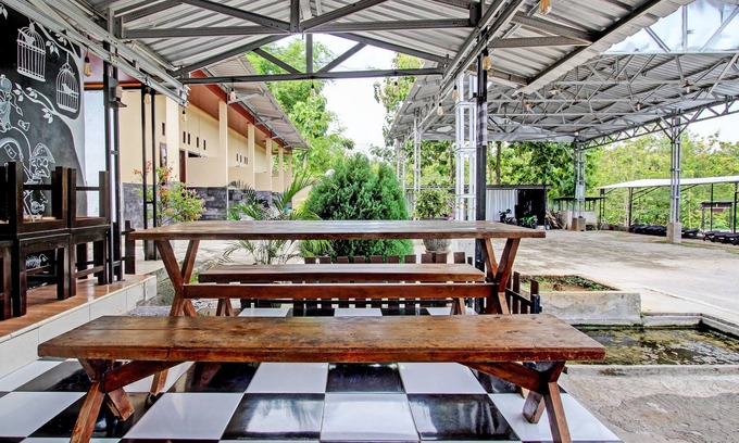 Medan Hotel | Capital O 93533 Griya Denok