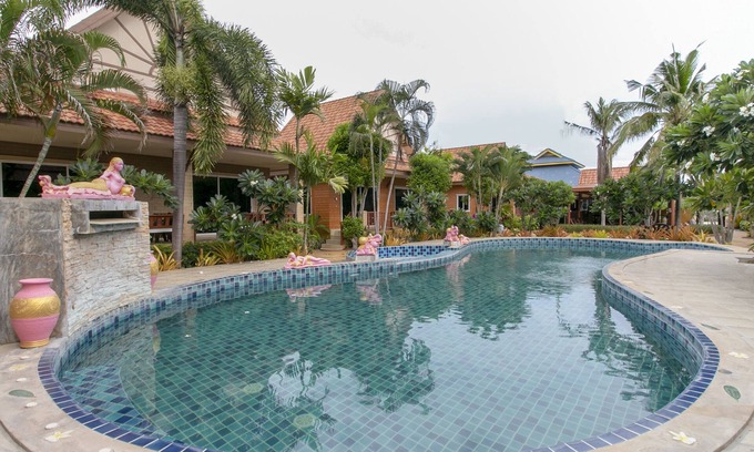 Hin Lek Fai Hotel | Capital O 961 Baan Dow Chompoo Resort
