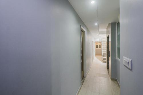 Sector 31 Hotel | Capital O Crown Inn Near Appu Ghar