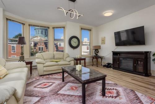 Downtown Harrisburg Apartamento | Capitol View Retreat - 3F Fast Wi-Fi Cozy