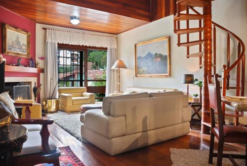Campos do Jordao Apartamento | Capivari Cozy Fire Place Classic Cottage Style
