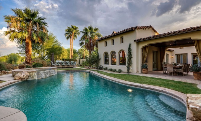 La Quinta Casa | ELEGANTE PGA West Villa! Vistas a la piscina, spa, juegos + campo de golf * Capacidad para 12 *