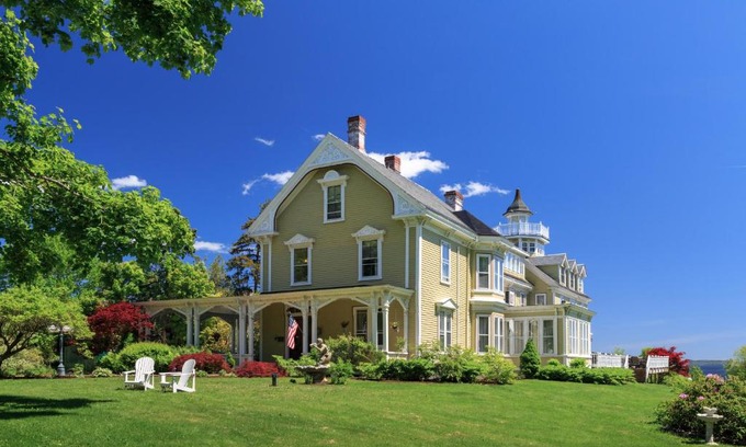 Searsport Hotel | Captain Nickels Inn